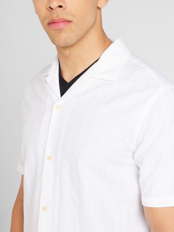 GAP Regular fit Srajca 'DOBBY' | bela barva