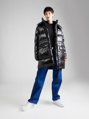 Tommy Jeans Zimní bunda 'Alaska' – černá