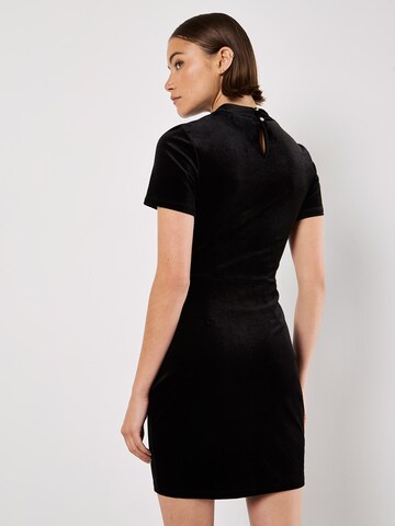 Robe ' ' Apricot en noir