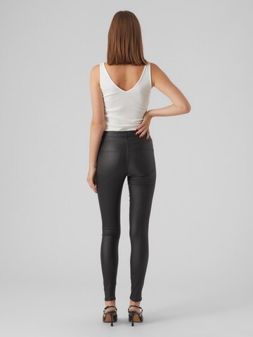 VERO MODA Skinny Spodnie 'Sophia' w kolorze czarny