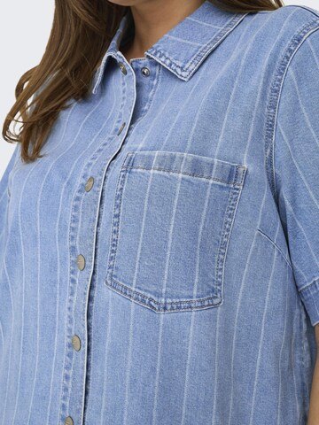 Abito camicia 'CARAsta' di ONLY Carmakoma in blu