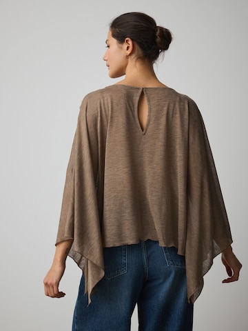 Next Cape in Beige