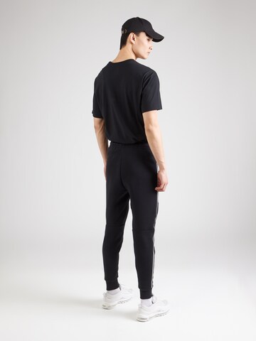 Nike Sportswear Tapered Hose in Schwarz