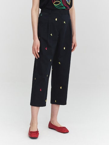 TATUUM - Pierna ancha Pantalón plisado 'Zoki' en azul