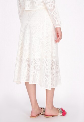 IZIA - Saia 'Fashion Look' em branco