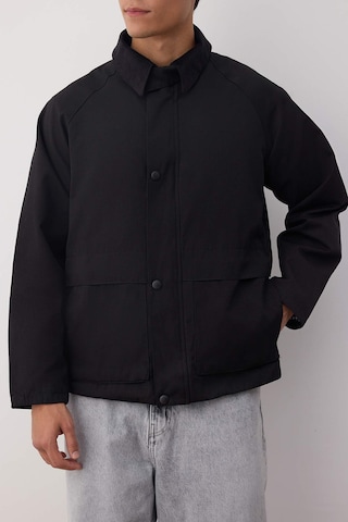 Giacca di mezza stagione di Trendyol in nero