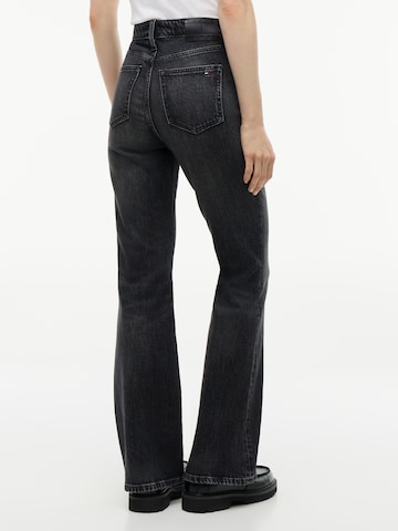 Tommy Jeans Bootcut Džínsy 'SYLVIA' - Modrá
