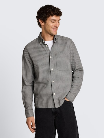 Fit confort Chemise TOM TAILOR DENIM en gris : devant