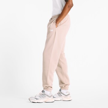 Effilé Pantalon 'Essentials' new balance en beige
