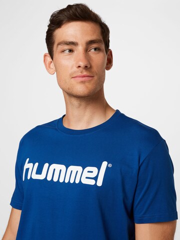 Tricou de la Hummel pe albastru