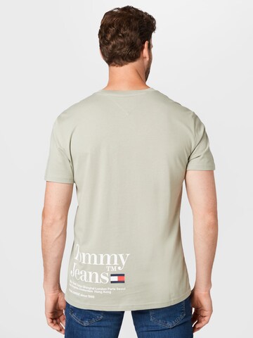 Tricou de la Tommy Jeans pe verde