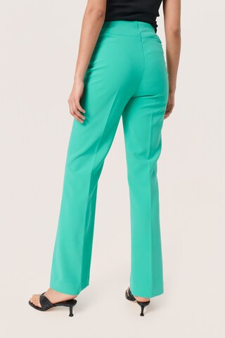SOAKED IN LUXURY Flared Pants 'Corinne' in Green