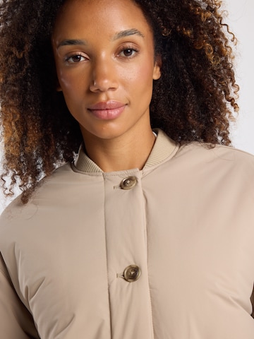 America Today Tussenjas in Beige