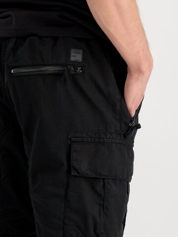 ALPHA INDUSTRIES Regular Shorts in Schwarz