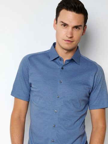 Coupe slim Chemise business DESOTO en bleu : devant