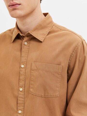 SELECTED HOMME Regular fit Button Up Shirt in Brown