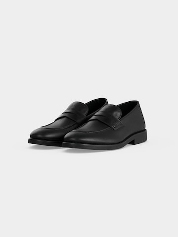 GUESS Classic Flats 'DRIFTKIN' in Black