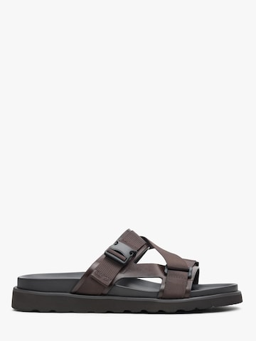 Estro Sandals '901-2' in Brown: front