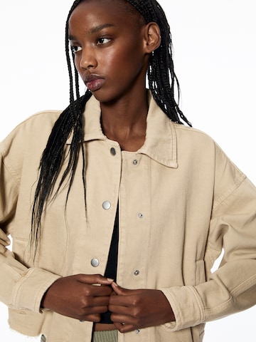 Geacă de primăvară-toamnă de la Pull&Bear pe bej