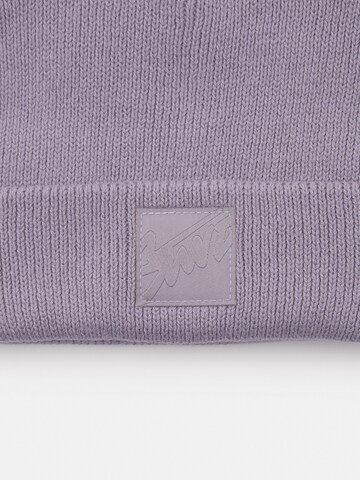 Căciulă de la Pull&Bear pe mov