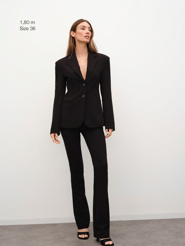 RÆRE by Lorena Rae - Blazer 'Cosima' en negro