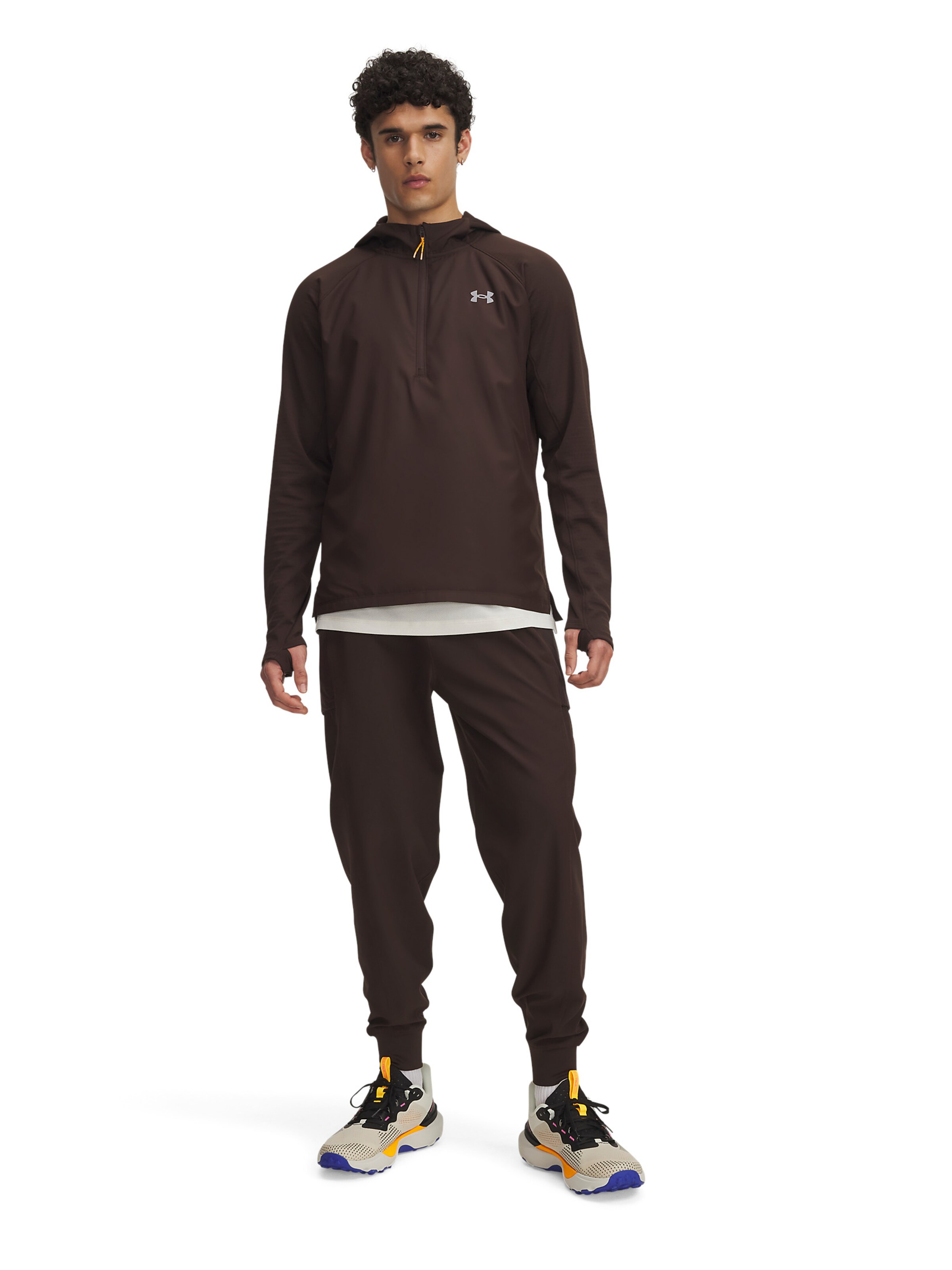 UNDER ARMOUR Tapered Sportbroek in Bruin: voorkant