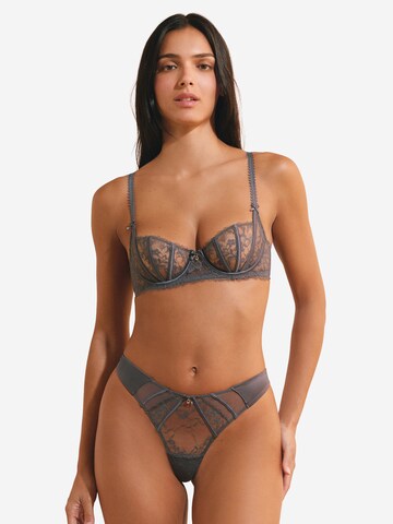 Balconnet Soutien-gorge 'Mascarade' ETAM en gris