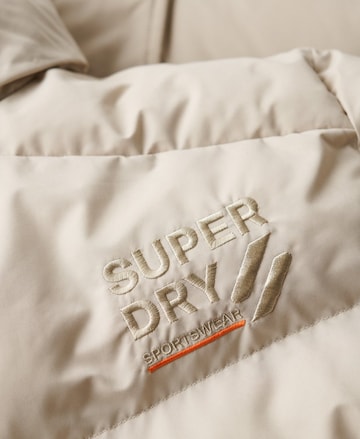 Veste d’hiver Superdry en blanc