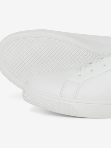 Baskets basses 'Jordan' JACK & JONES en blanc