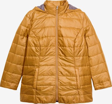 SHEEGO Between-Season Jacket in Yellow: front