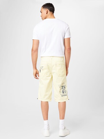 Regular Pantalon CAMP DAVID en jaune