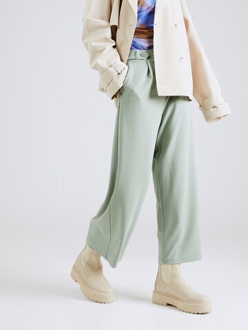 QS Wide leg Pleat-front trousers in Green: front
