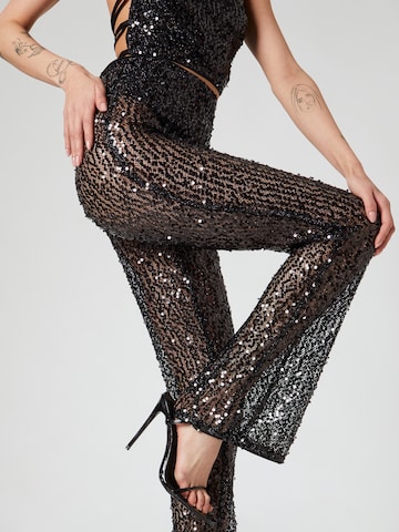 Flared Pantaloni 'Gina' di Hoermanseder x About You in nero