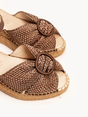 Sandales à lanières 'Alpargata Cuña 8 cm' Alhamas en marron