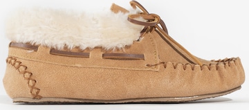 Scarpa bassa 'Charley' di Minnetonka in marrone