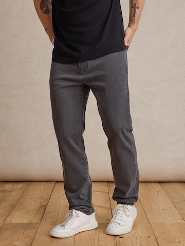 DAN FOX APPAREL - regular Vaquero 'Rico' en gris: frente