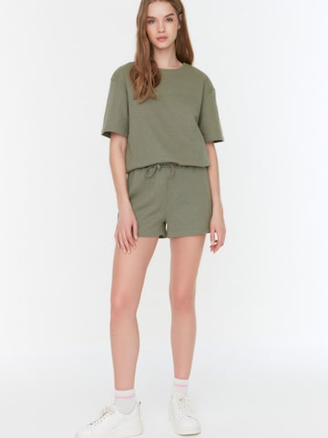 Trendyol - Pijama de pantalón corto en verde