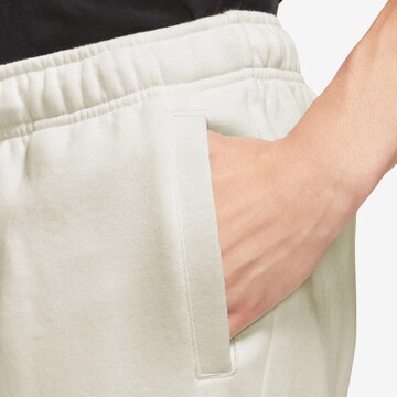 Regular Pantaloni de la Nike Sportswear pe alb