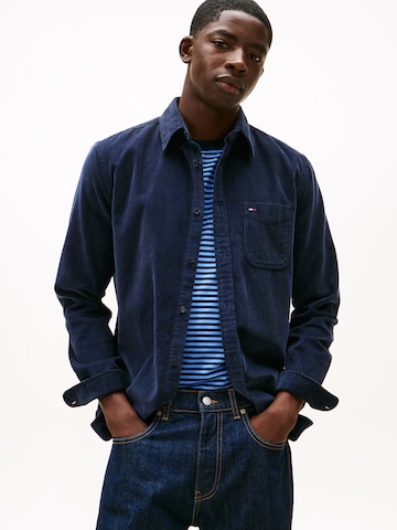 Tommy Jeans Regular Fit Hemd in Blau: Vorderseite