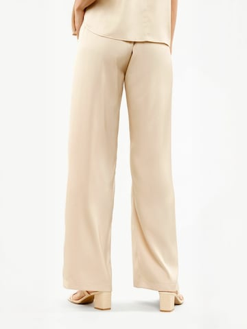 Regular Pantalon ' TIKI ' Liberte Essentiel en blanc