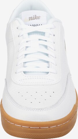 Sneaker bassa 'Court Vintage Premium' di Nike Sportswear in bianco