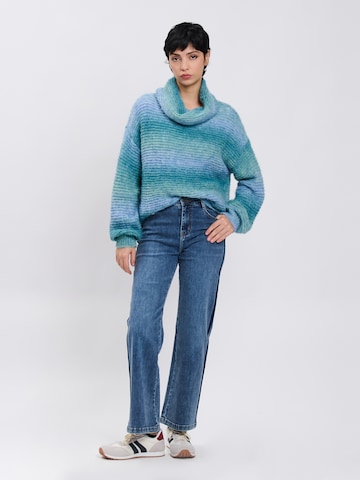 Influencer Sweter w kolorze niebieski