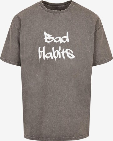 Merchcode Shirt 'Bad Habits' in Grijs: voorkant