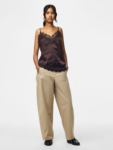 Top 'NOMI' di PIECES in marrone