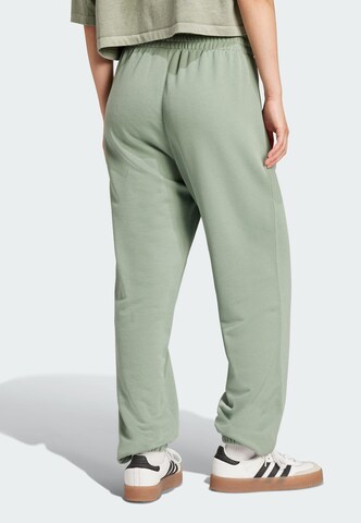 ADIDAS ORIGINALS Tapered Broek 'Essentials' in Groen