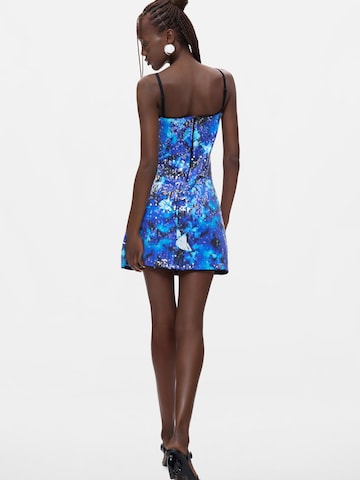 Rochie de la Desigual pe albastru