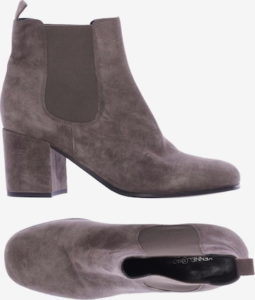 Kennel & Schmenger Dress Boots in 39 in Grey: front