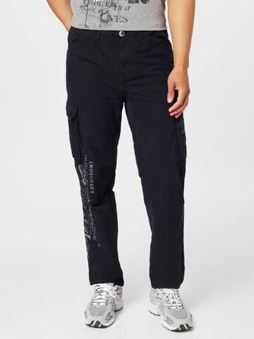 CAMP DAVID Regular Cargo Pants in Black: front