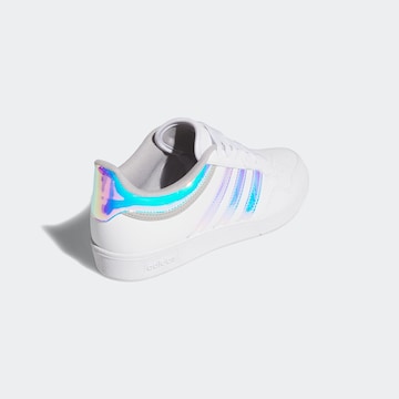 Baskets basses ADIDAS SPORTSWEAR en blanc