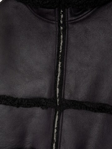 Pull&Bear Jacke in Schwarz